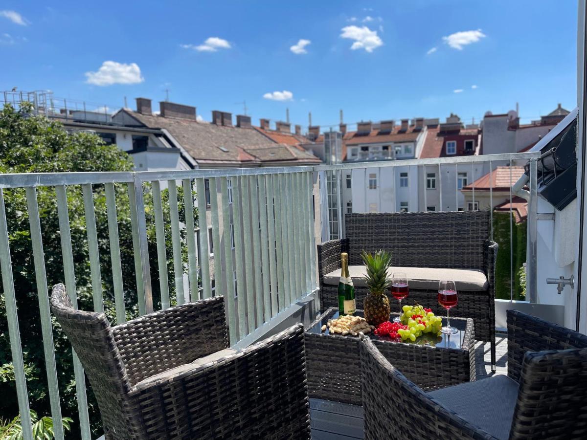 New With Spacious Balcony 18 * Wenen